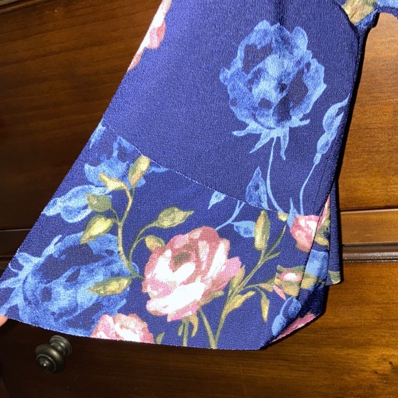 🎉 Maternity B1G1 FREE 🎉 NWT Motherhood Maternity Floral Blouse - Picture 3 of 5